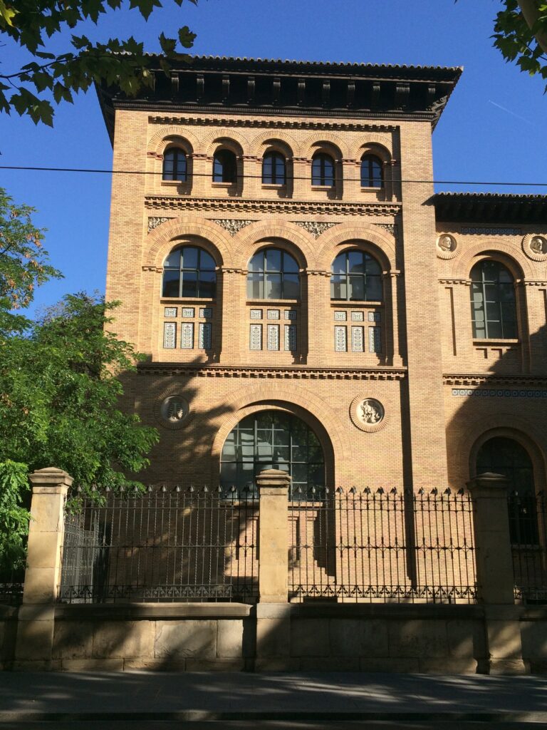 Paraninfo de la Universidad de Zaragoza, fachada Este