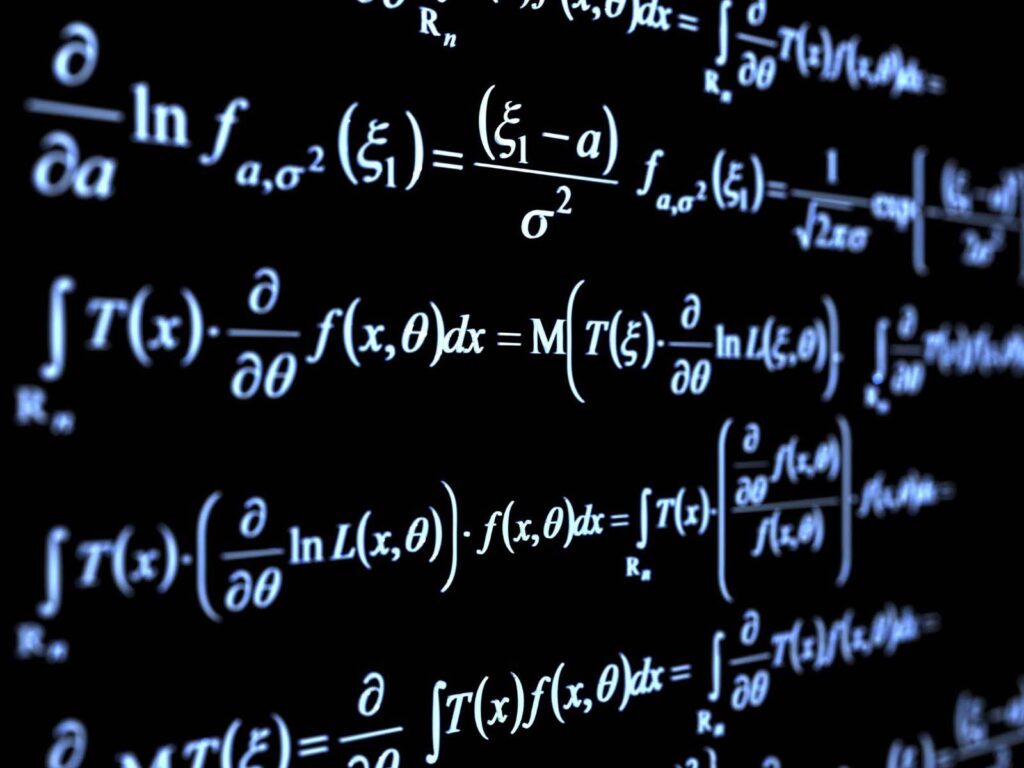 Pizarra cubierta de fórmulas matemáticas (cálculo, álgebra, ecuaciones diferenciales)